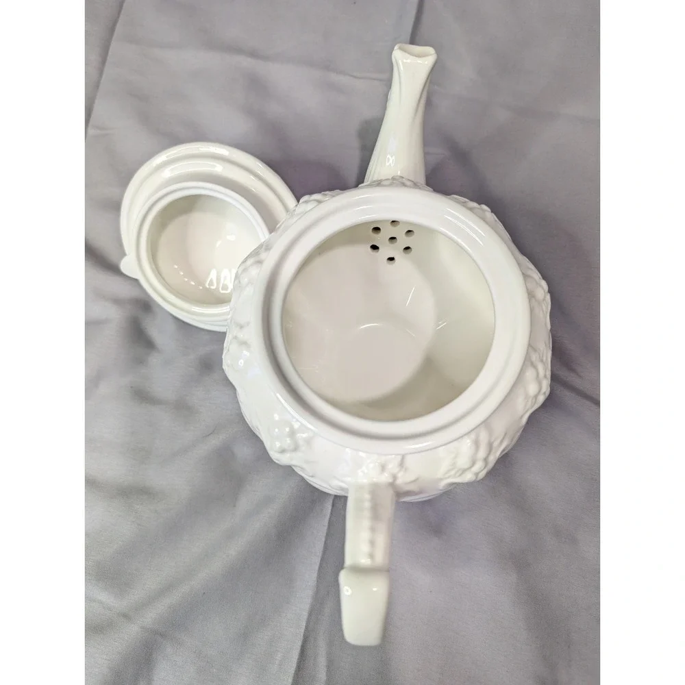 Peppertree Tabletops‎ Imports Small Teapot White Porcelain Victorian